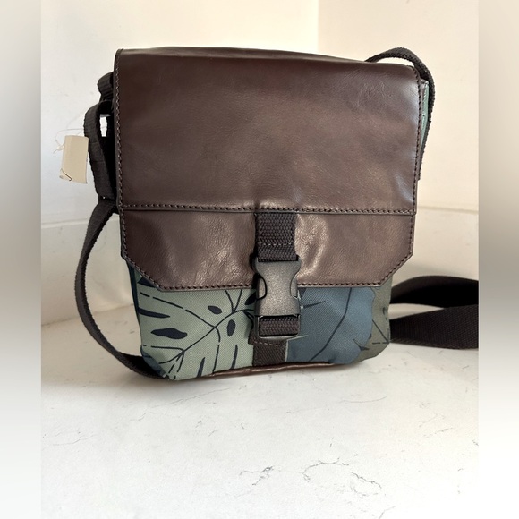 Fossil western courier, Crossbody‎ bag polyester men’s multi NWT - Picture 1 of 11